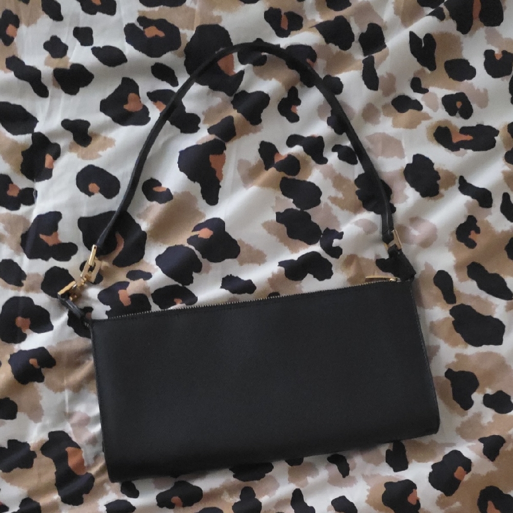 100%Authentic Salvatore Ferragamo Black Leather Wristlet Clutch